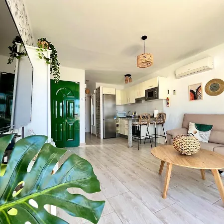 1 Bedroom With Fantastic Sea Views *