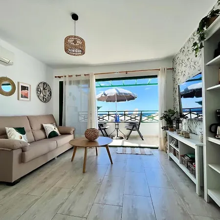 1 Bedroom With Fantastic Sea Views *