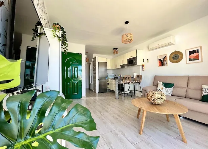 1 Bedroom With Fantastic Sea Views *