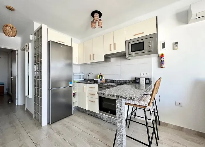 Lejlighed 1 Bedroom With Fantastic Sea Views