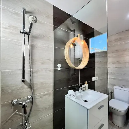 1 Bedroom With Fantastic Sea Views Apartment