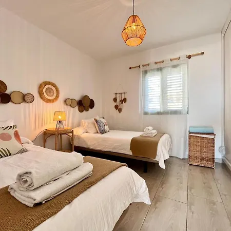 דירה 1 Bedroom With Fantastic Sea Views