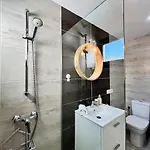 1 Bedroom With Fantastic Sea Views شقة